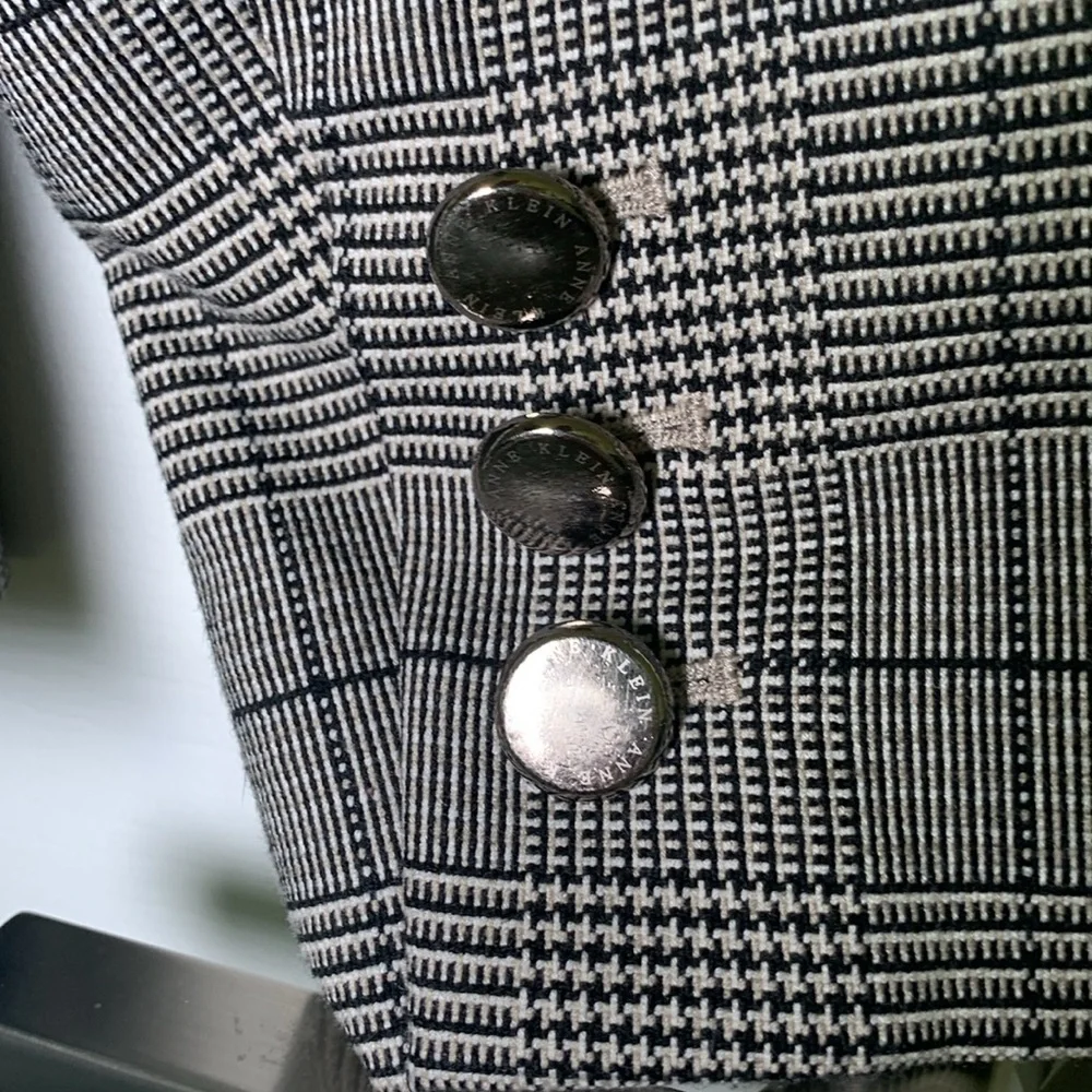 Anne Klein plaid and houndstooth print black and gray 2 piece suit size 2